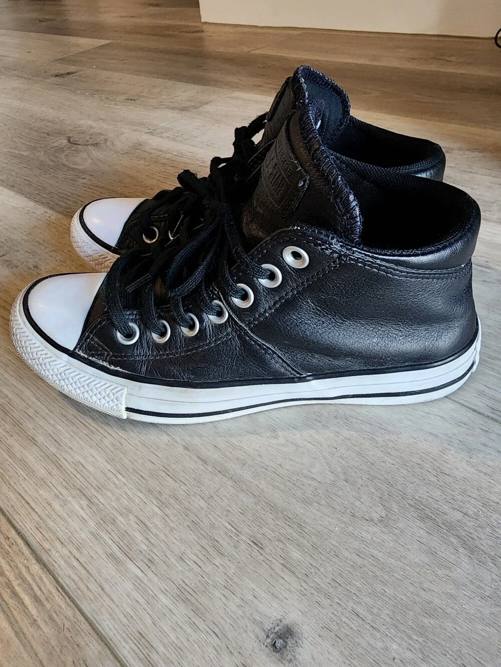 Converse All Star Black Leather Mid Top Padded Sneakers Women’s Size 7